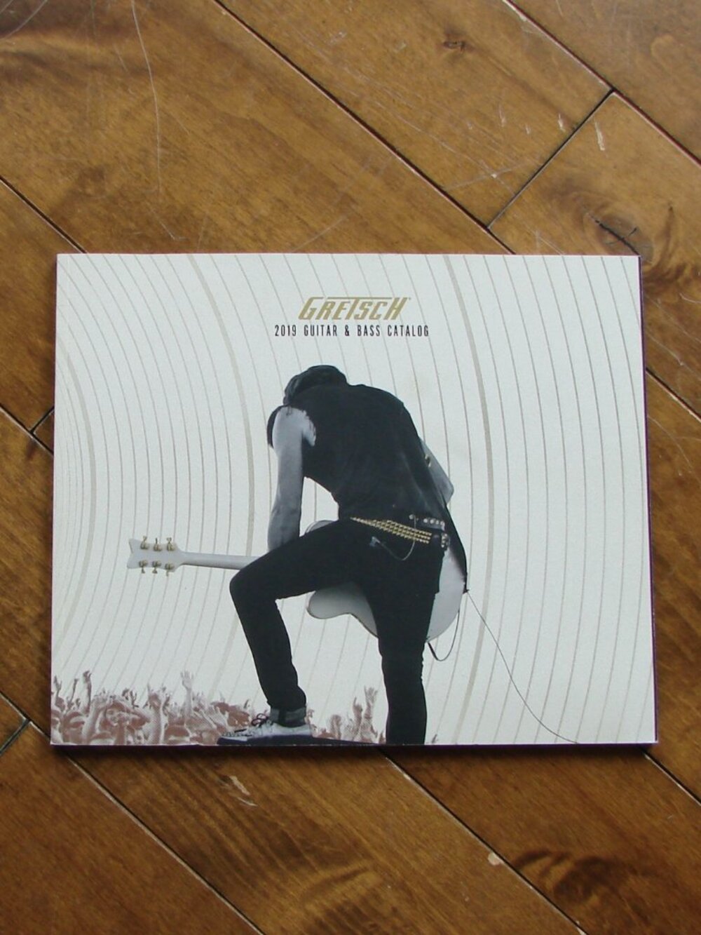 Fender Gretsch 2019 Guitar & Bass Catalog Colourful Photos Malcolm Young Bono